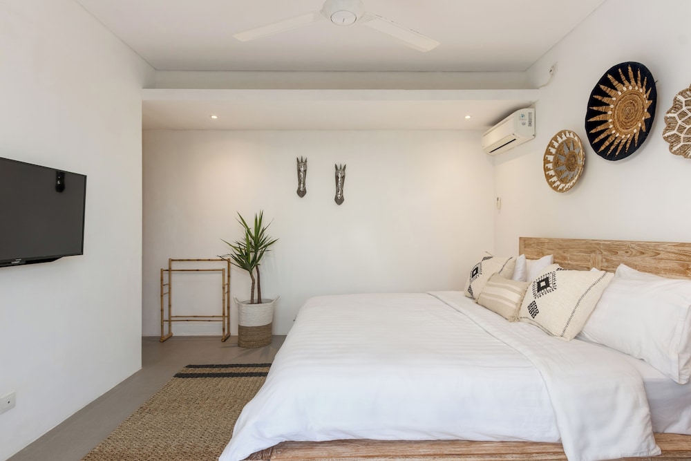Villa Manusa by Villa Finder — 4-Star Luxury Hotel in Canggu, Indonesia