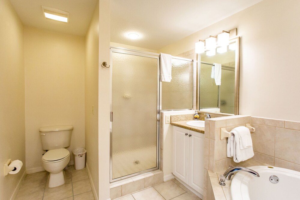 Messina Vacation Rental at Lely Resort. Spacious 3 BR 2 Bath Condo with Lake Views and Handicap Accessibility. Enjoy Community Pool Hot Tub and Proximity to Naples Beaches and Dining - photo 3