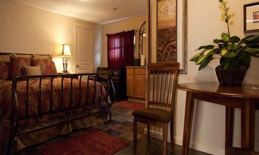 Silverton Inn & Suites - photo 8