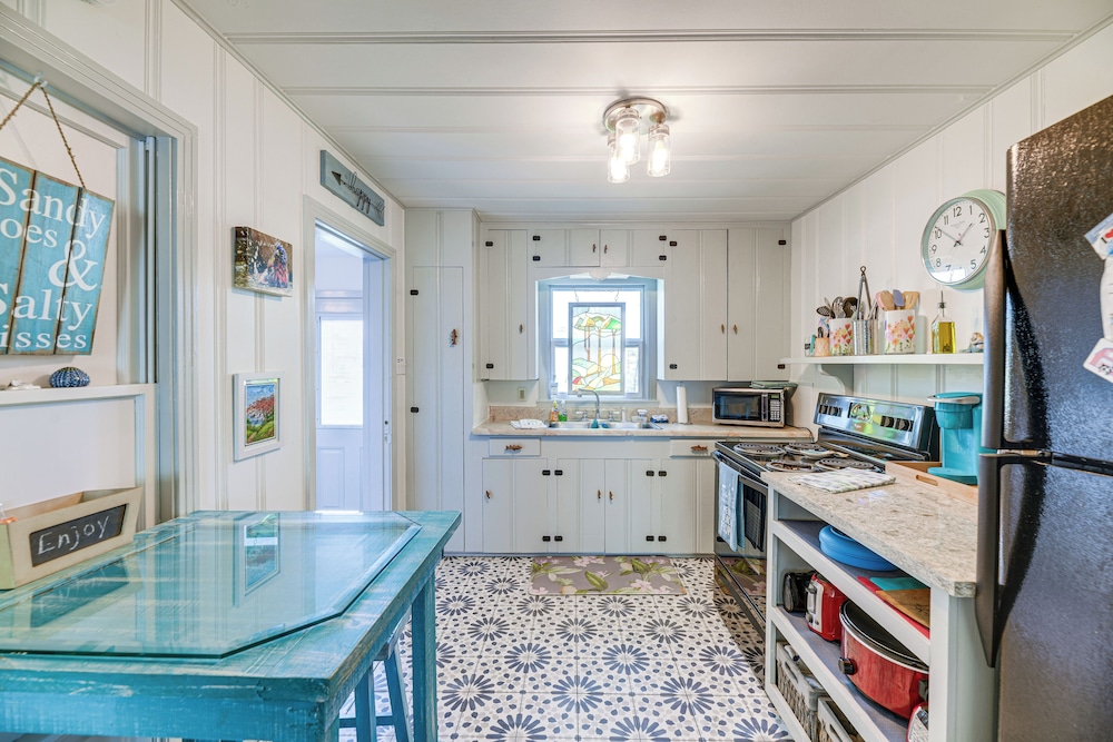 Cozy Cottage with Patio Less Than 2 Mi to Rockport Beach — 4-Star Luxury Hotel in Rockport, United States