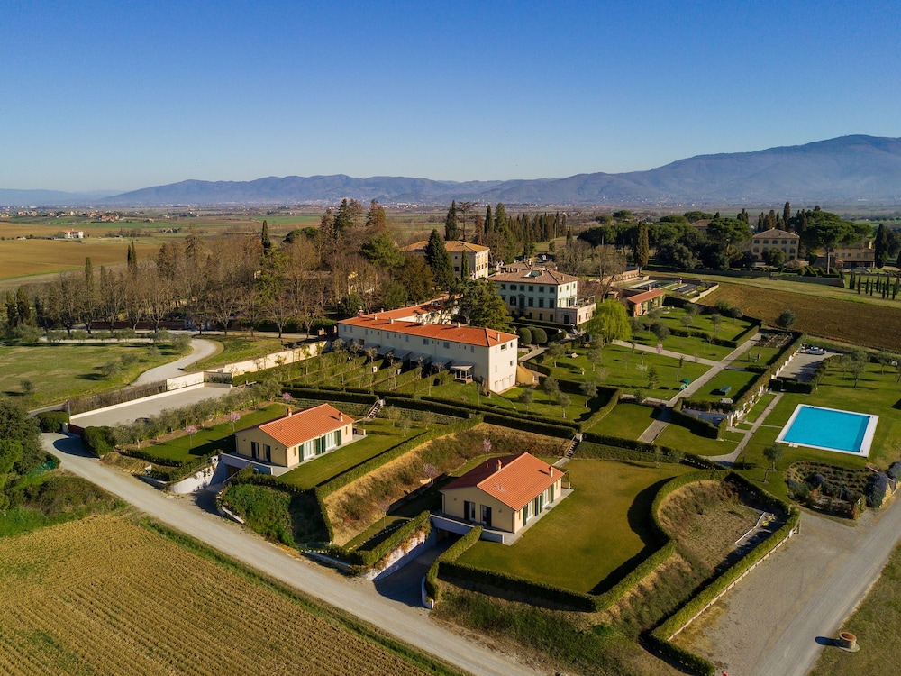 Resort Borgo Syrah — Cortona