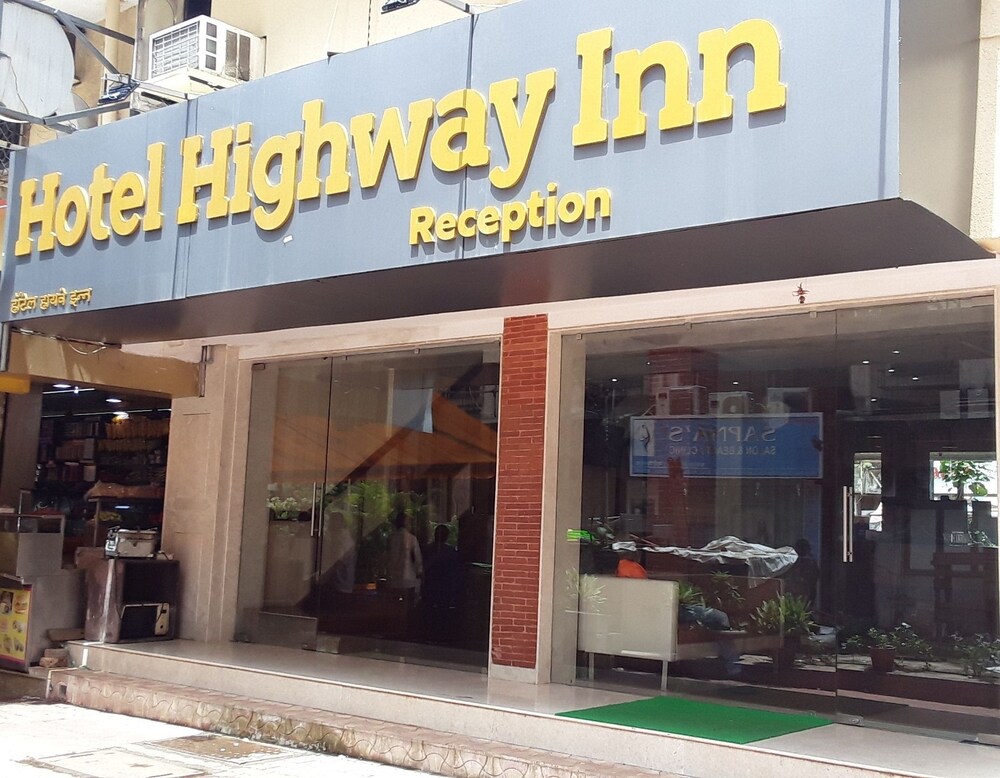 Hotel Highway Inn