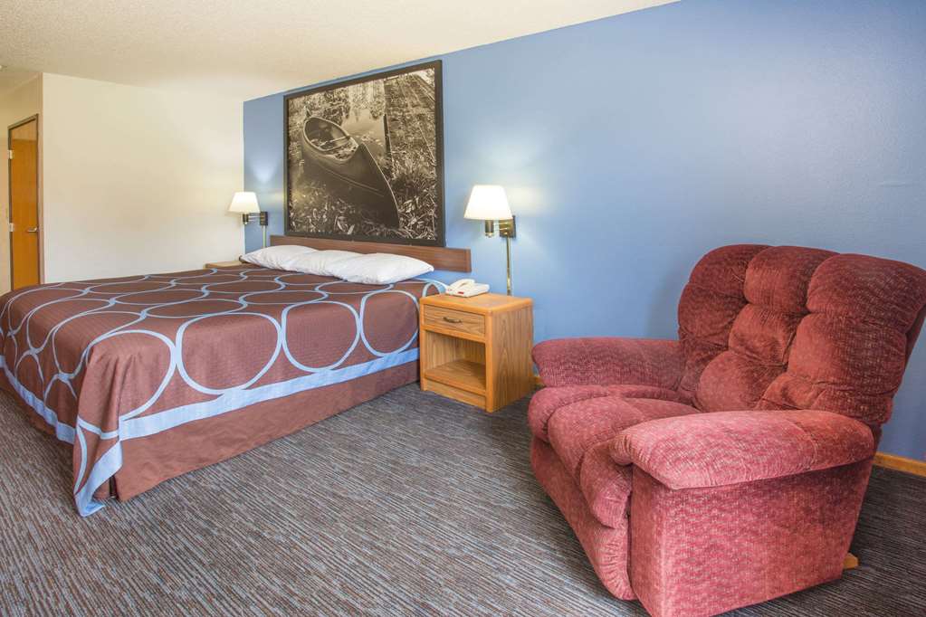 Super 8 by Wyndham Monmouth IL - photo 10