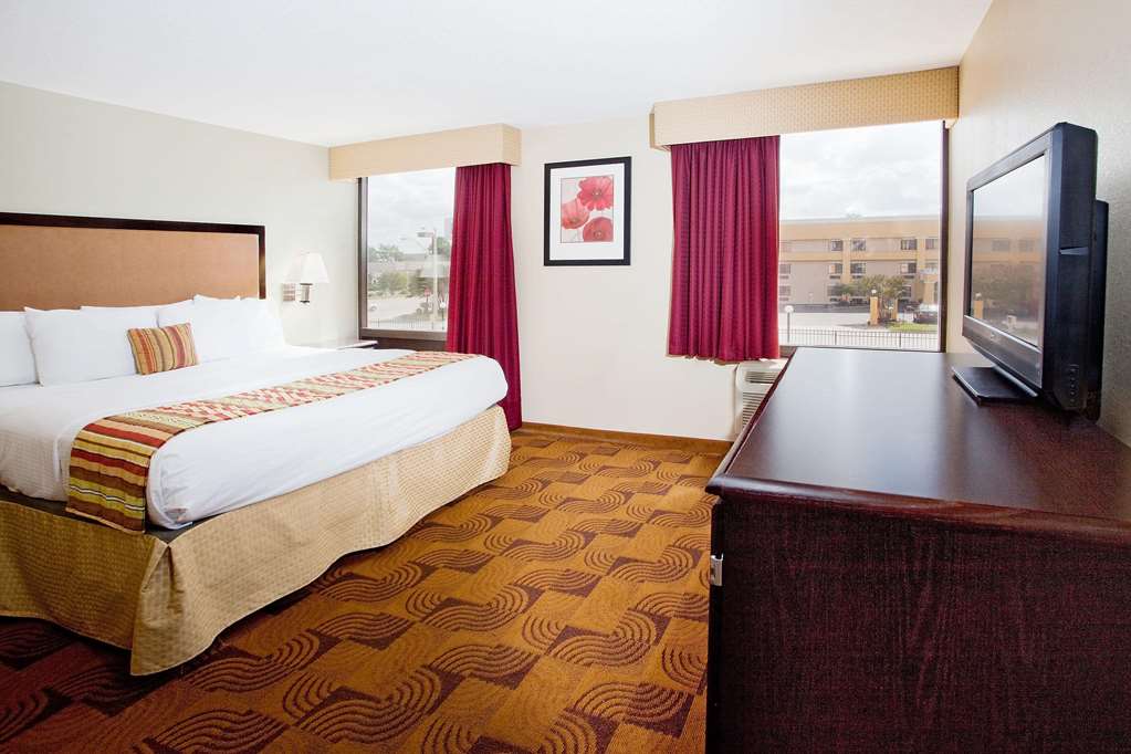 La Quinta Inn & Suites by Wyndham Memphis Airport Graceland - photo 31