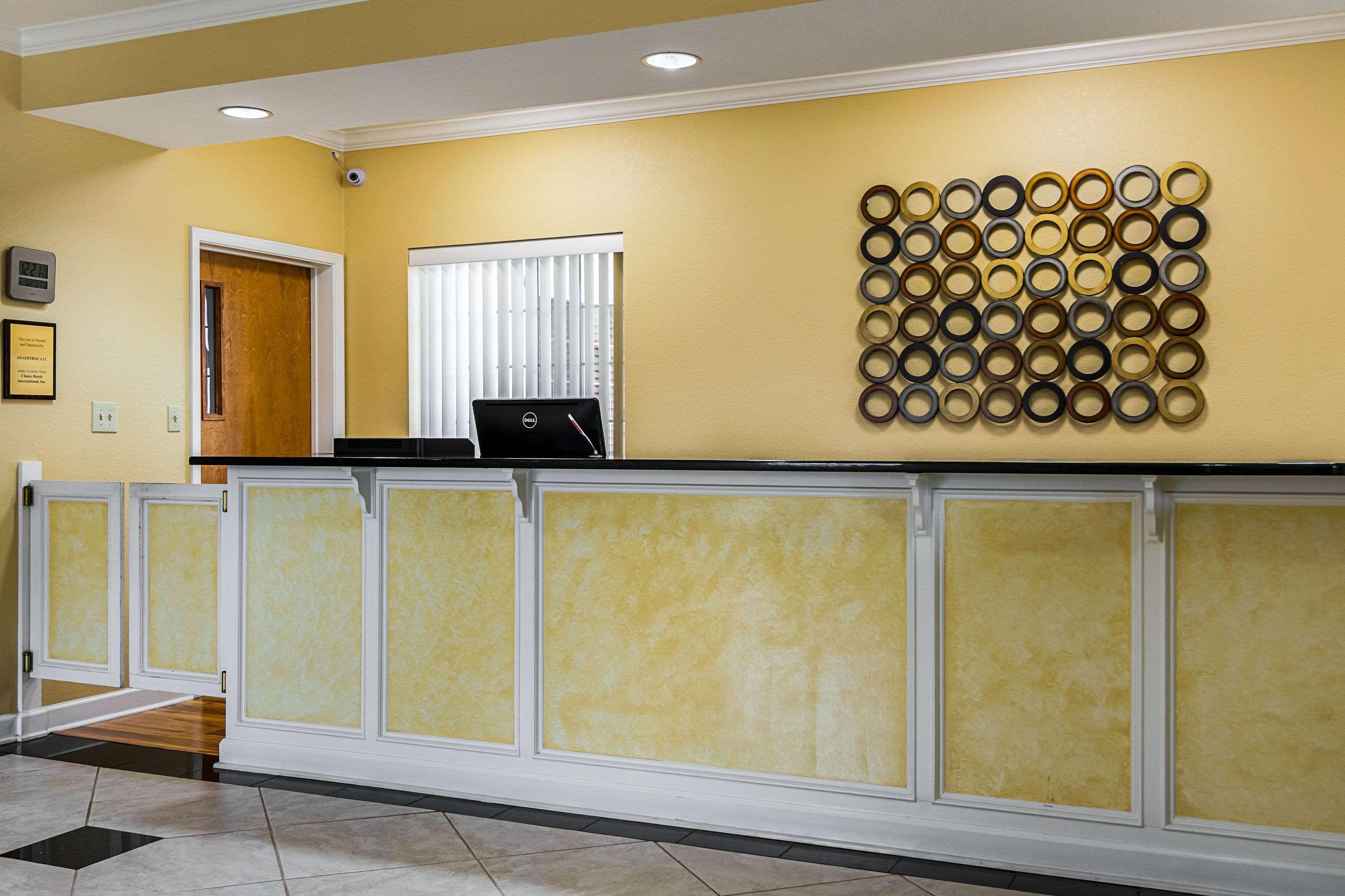 Bryant Inn & Suites - photo 32