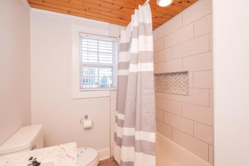 Chill'ax Inn by Oak Island Accommodations - photo 5