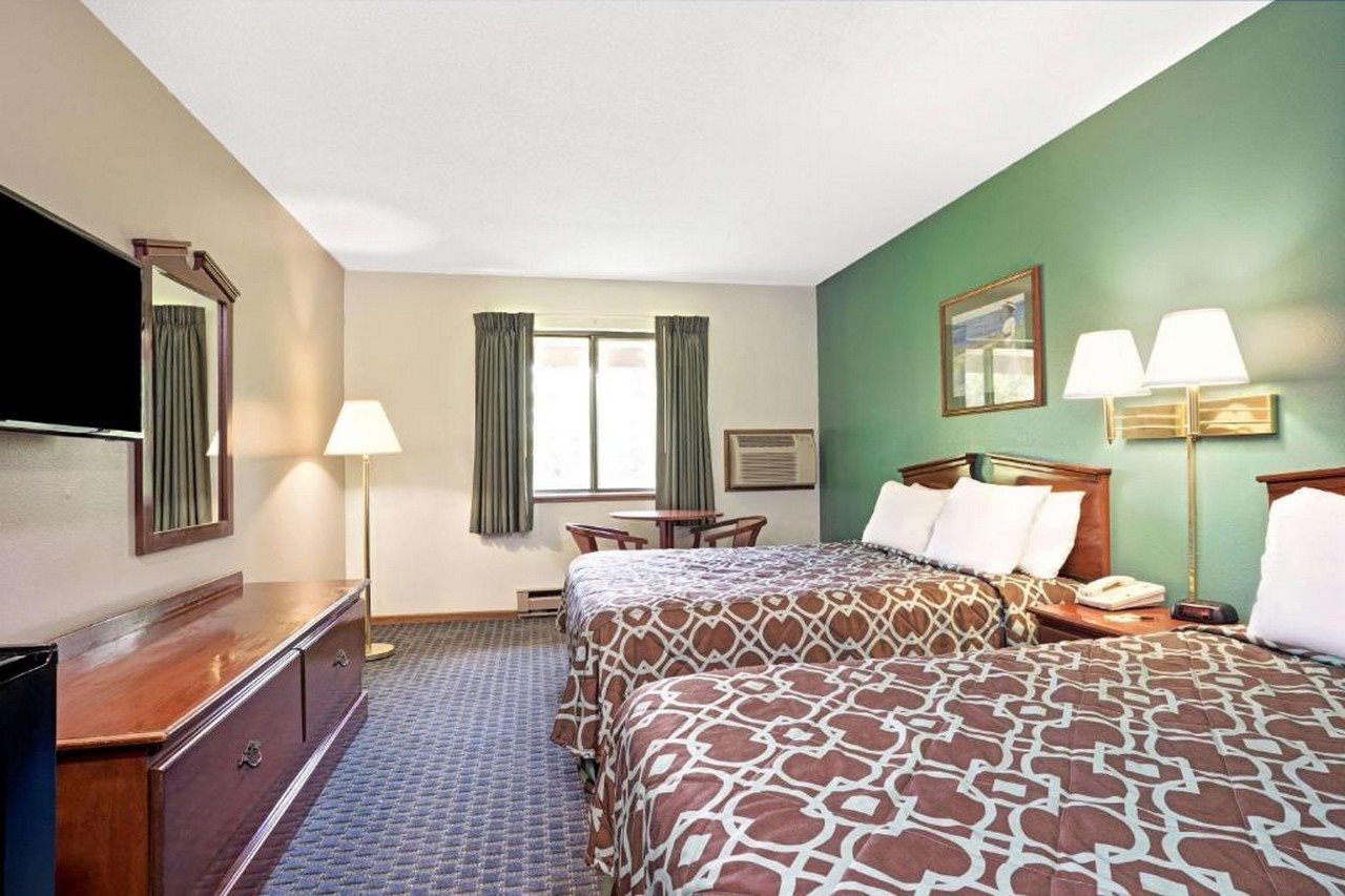 Super 8 by Wyndham Hudson - photo 24