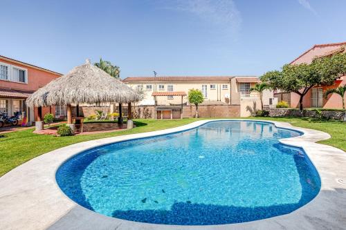 Hermosa casa alberca niños mascota jardín facturamos — 4-Star Luxury Hotel in Temixco, Mexico