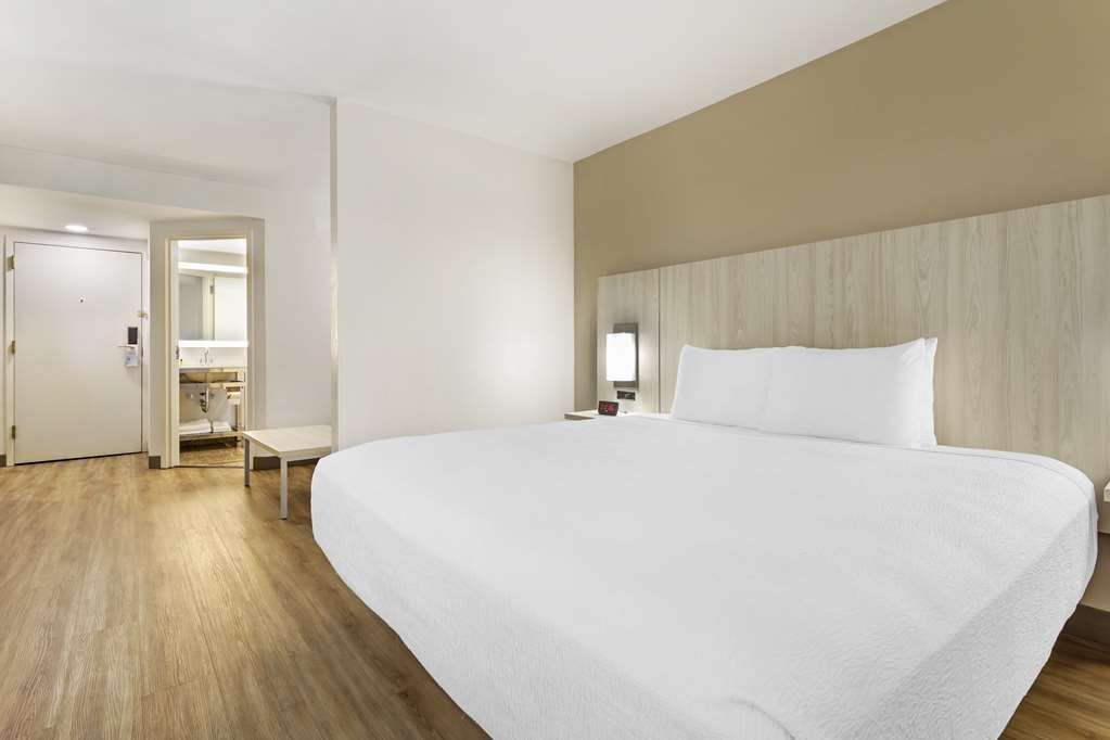 Best Western Plus Sugar Land Stafford - photo 24