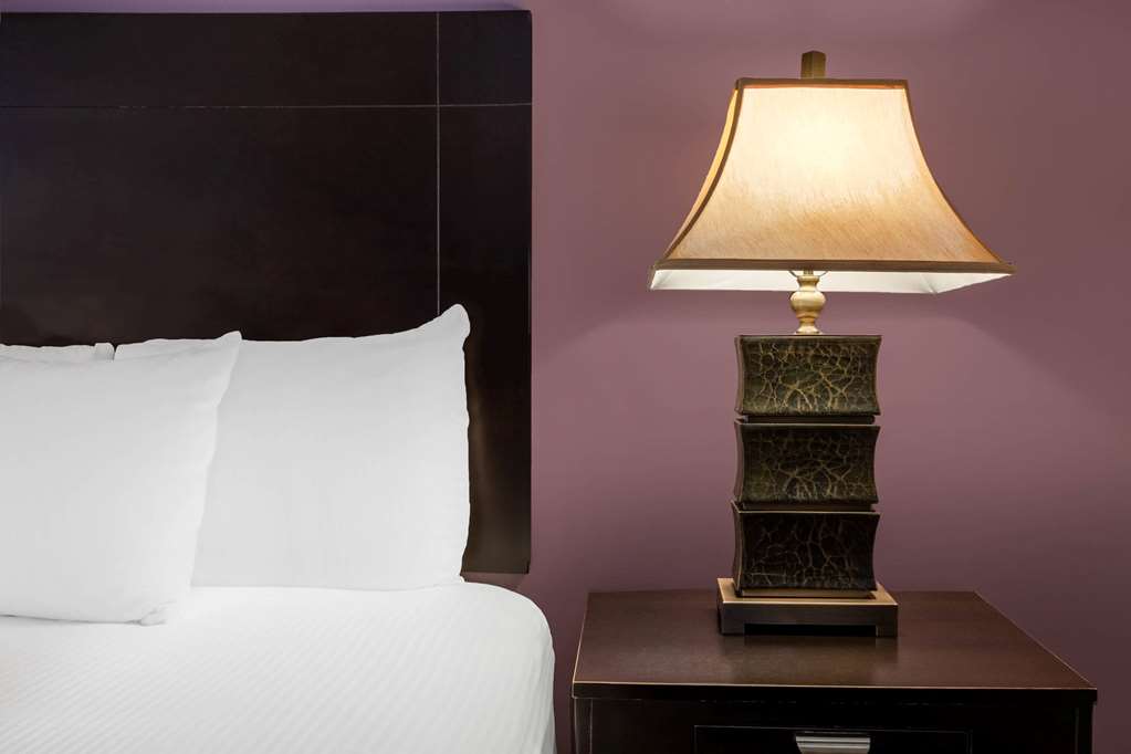 La Quinta Inn & Suites by Wyndham Lumberton - photo 22