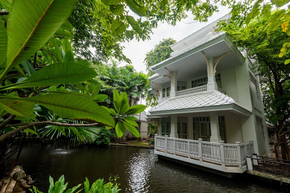 Royal River Park — 4-Star Luxury Hotel in Bangkok, Thailand