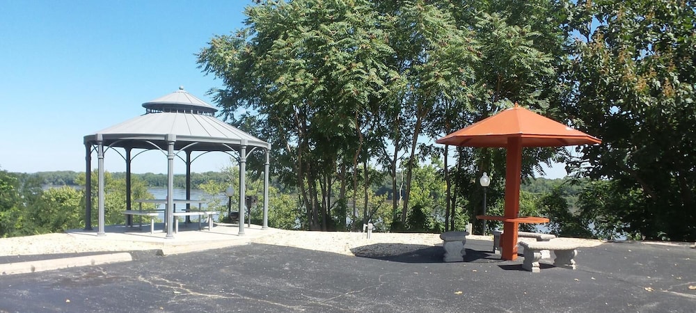 River's Edge Motel - photo 25