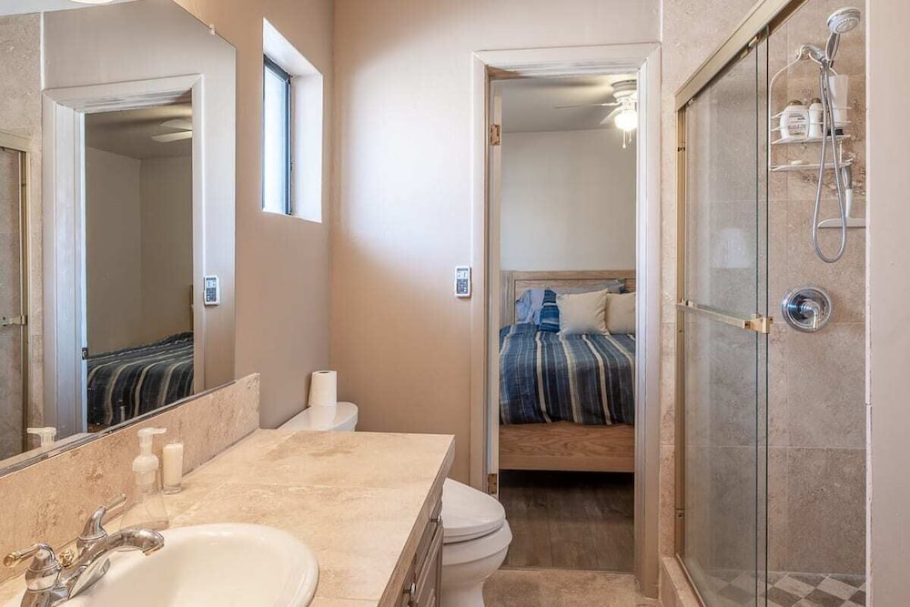 Moovalya Keys Riverfront Room for all in Parker, United States