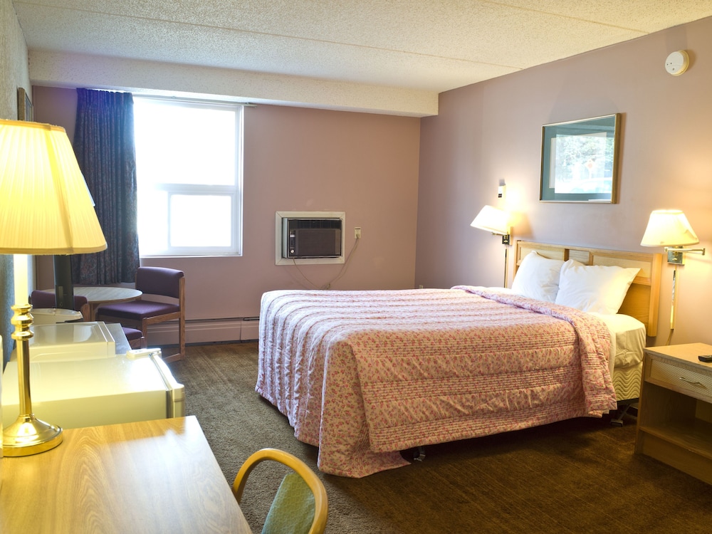 Bluebird Hotel — Melfort — photo 5