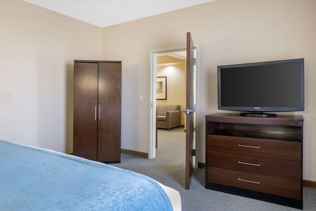 Best Western Plus Midland Suites - photo 14