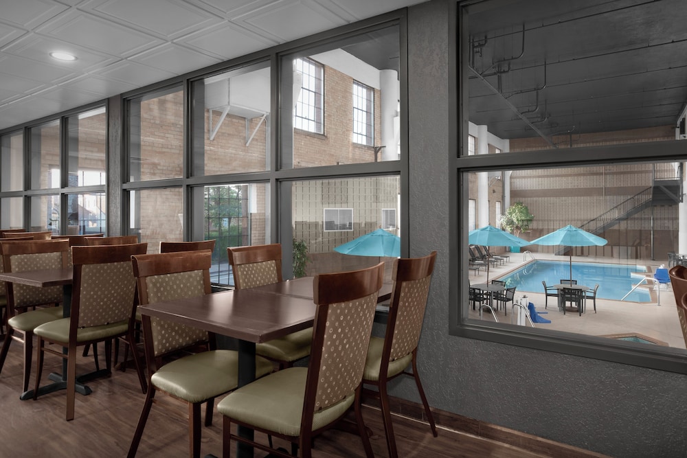 The Suites Hotel at Waterfront Plaza - photo 34