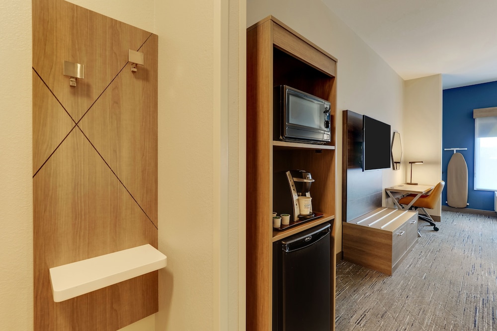 Holiday Inn Express Leland Wilmington Area by IHG - photo 12