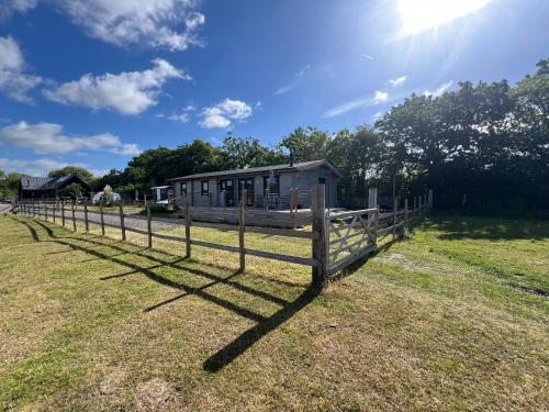 The Alpaca Cabin — 4-Star Luxury Hotel in Emsworth, United Kingdom