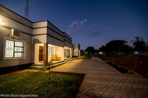 White Rhino apartments & tours — 4-Star Luxury Hotel in Livingstone, Zambia