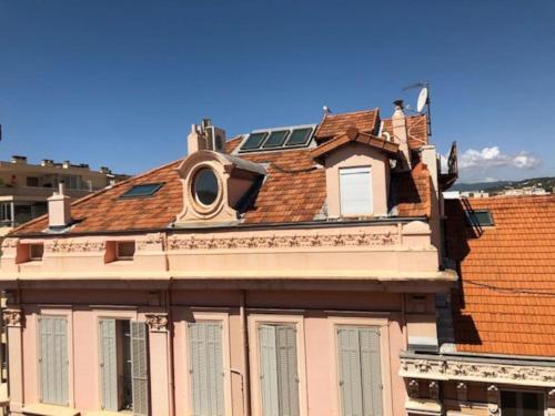 2 Pieces 2 Terrasses 100 M Croisette Tres Clair.