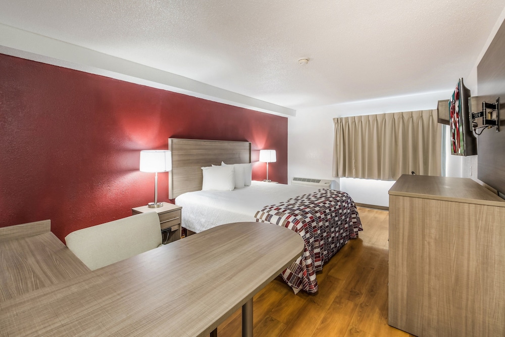 Red Roof Inn Rochester Airport - photo 13