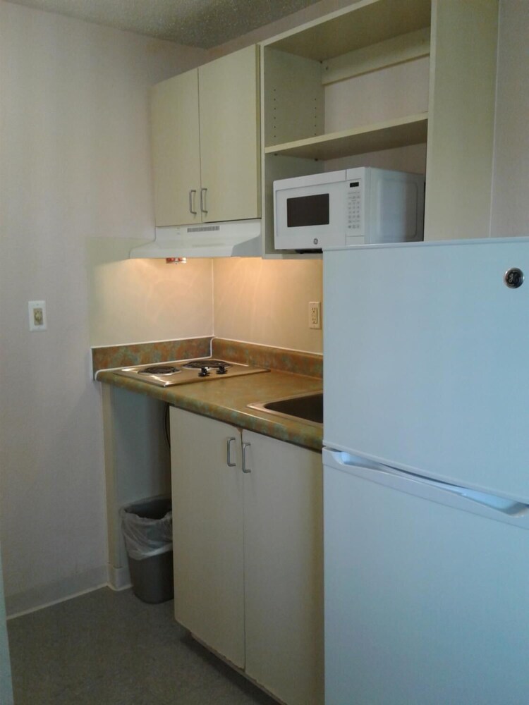 InTown Suites San Antonio East - photo 11