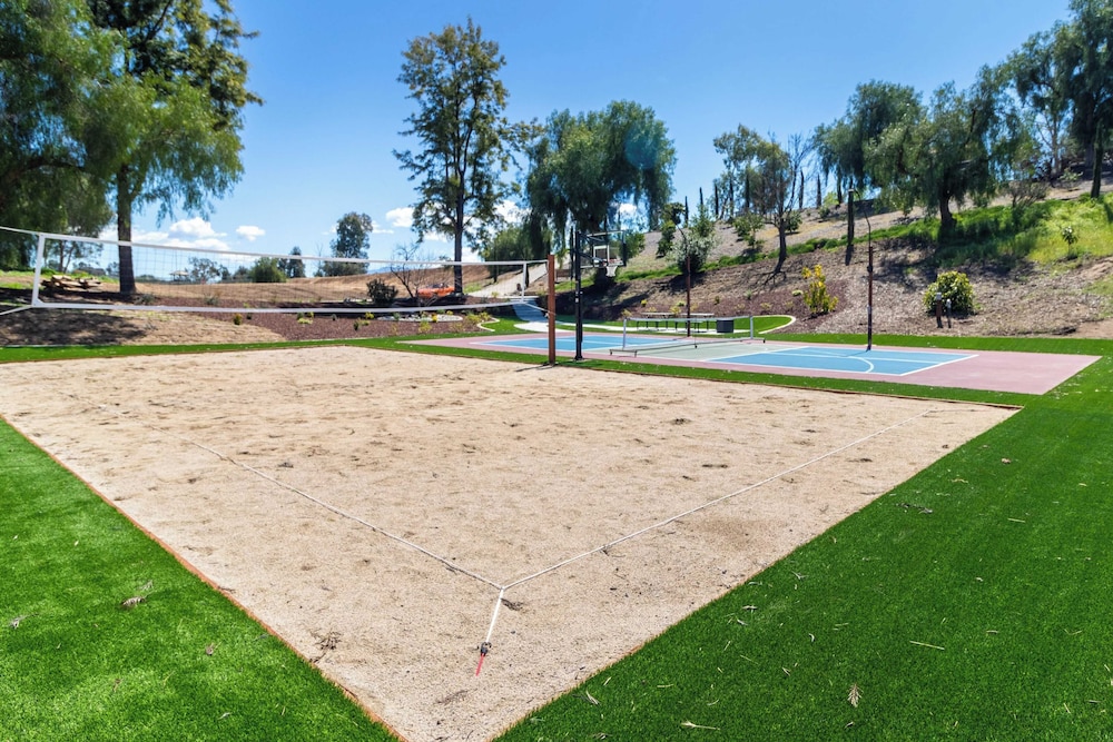 Chateau Syrah by AvantStay Picturesque Estate w Pool Hot Tub Table Tennis Pool Table New Pickleball Court Basketball hoop - photo 62