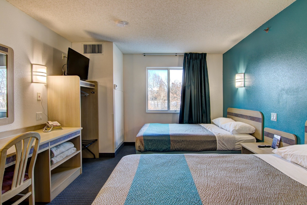 Econo Lodge Menomonie - photo 18