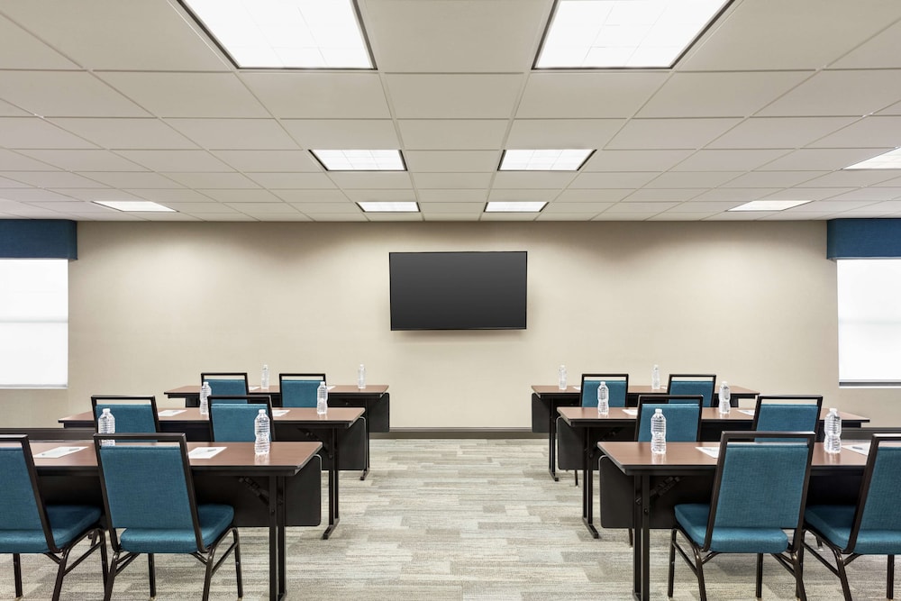 Hampton Inn & Suites Valparaiso - photo 31