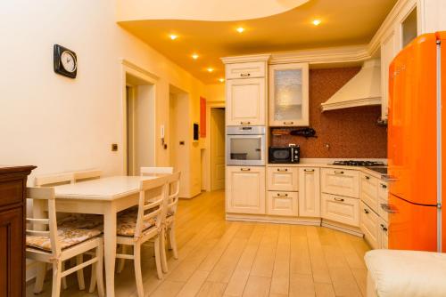 GuestHost Alessandria Central Apartment — 4-Star Luxury Hotel in Alessandria, Italy