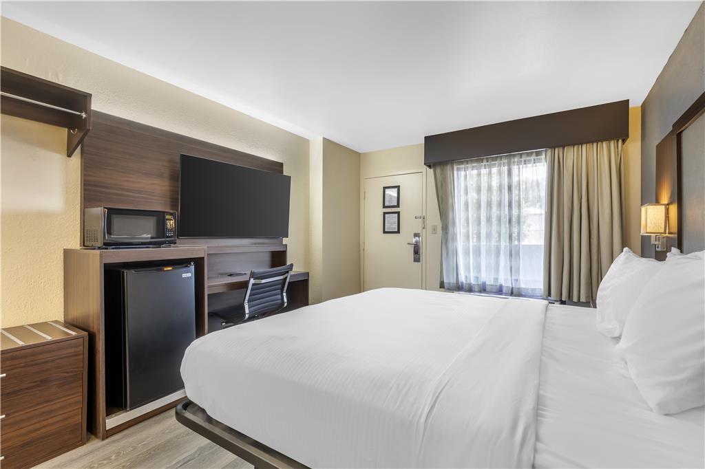 Best Western Salisbury Plaza - photo 36