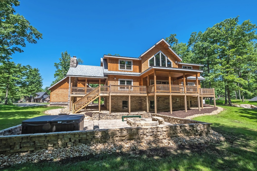 Winter Spring Summer or Fall in Mchenry, United States