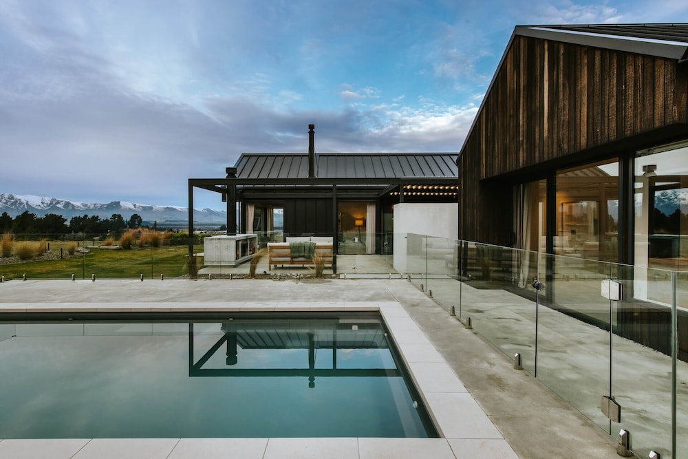 Riverslea Pool Sleeps 10 in Wanaka, New Zealand
