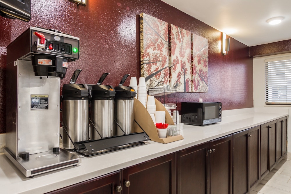 Red Roof Inn Chattanooga Hamilton Place - photo 26