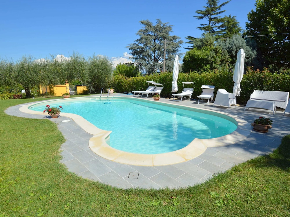 Apartment in Marsciano Perugia With Swimming Pool — 4-Star Luxury Hotel in Marsciano, Italy