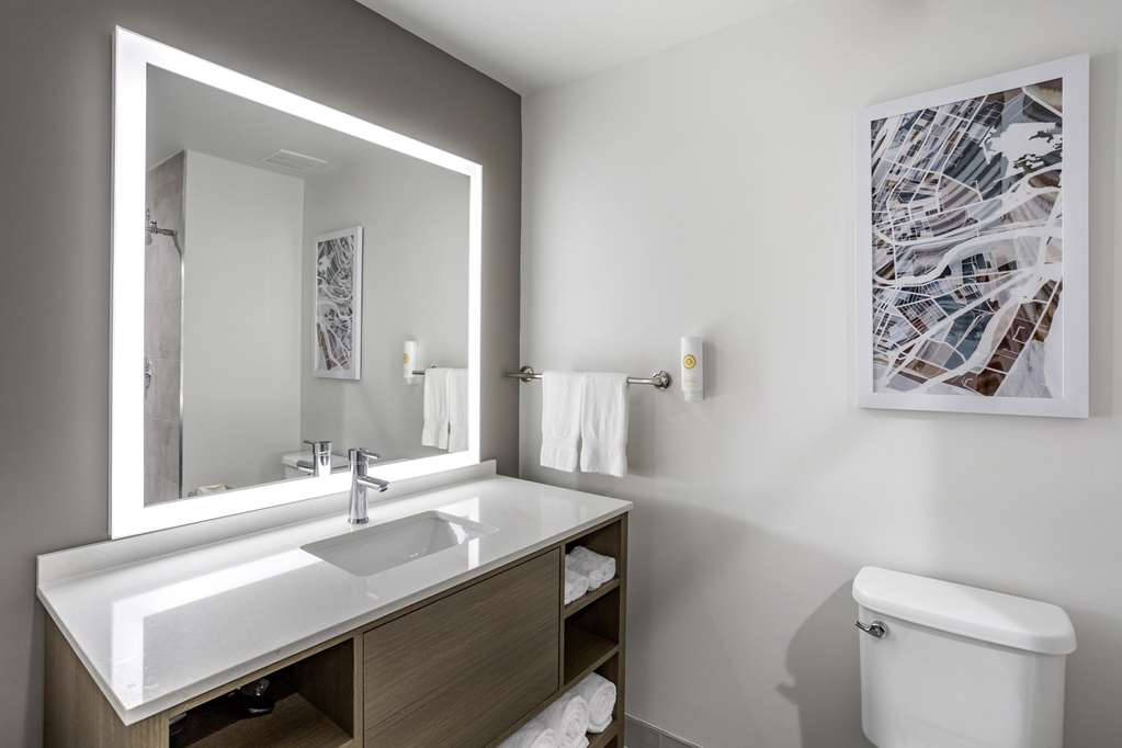 Comfort Inn & Suites Newark Liberty International Airport - photo 26
