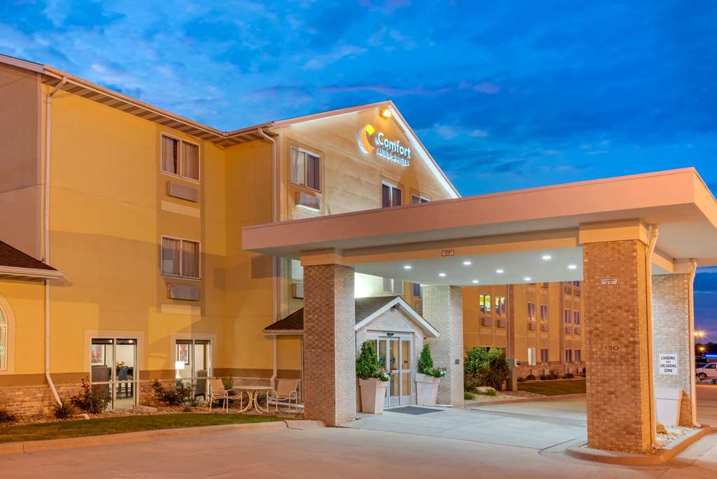 Comfort Inn & Suites Near Route 66 - photo 39