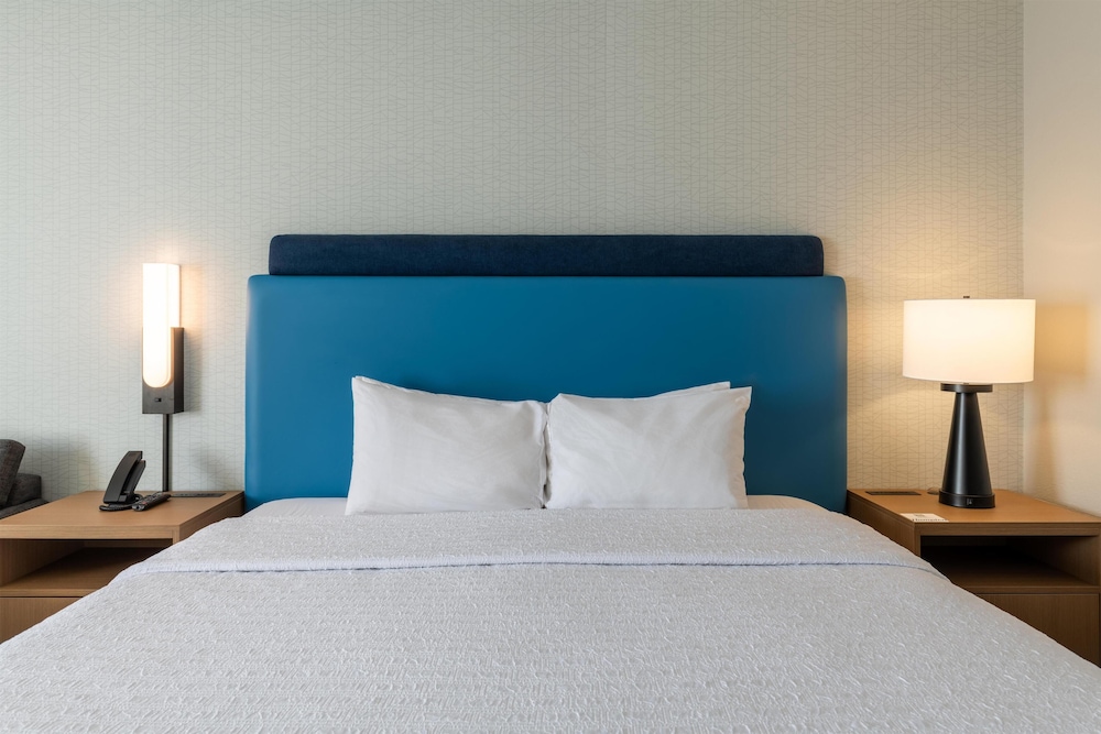 Hampton Inn Portsmouth Central - photo 12