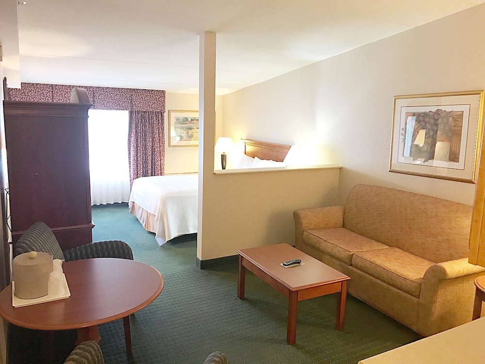 White River Inn and Suites - photo 32