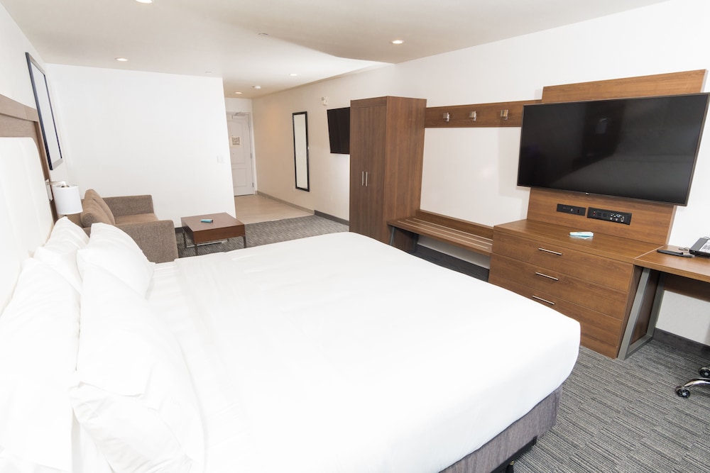 Holiday Inn Express Hotel & Suites Hollywood Walk of Fame by IHG - photo 15