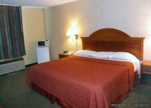 Rodeway Inn Fort Wayne - photo 4