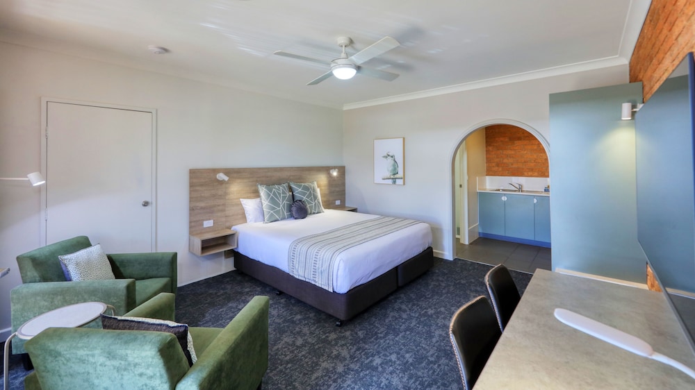 Hamilton's Henry Parkes Motor Inn Parkes - carbon neutral hotel in Parkes