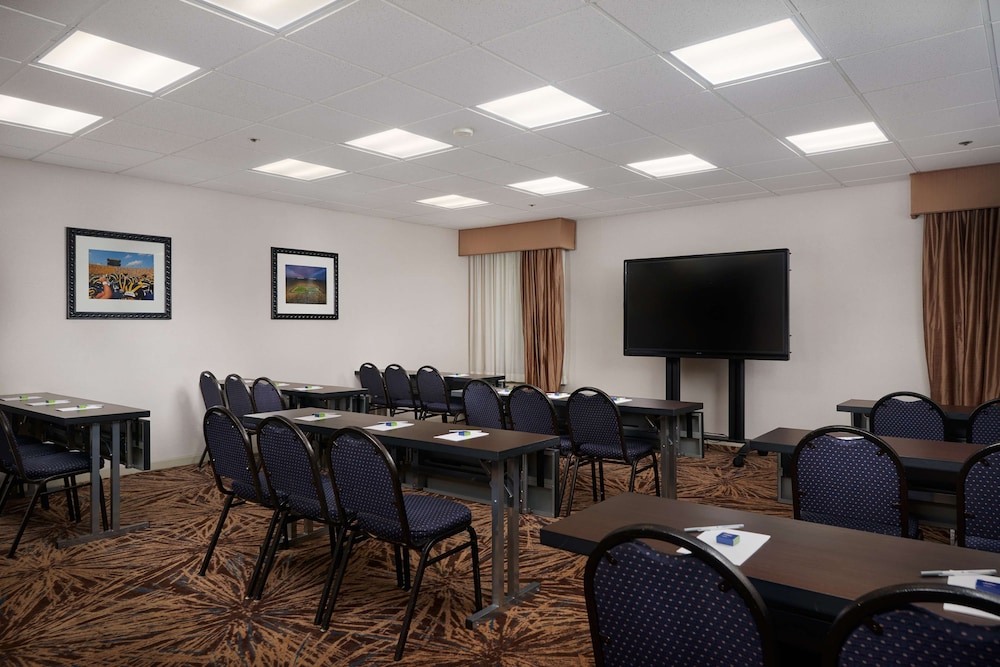 Hampton Inn Ann Arbor South - photo 33