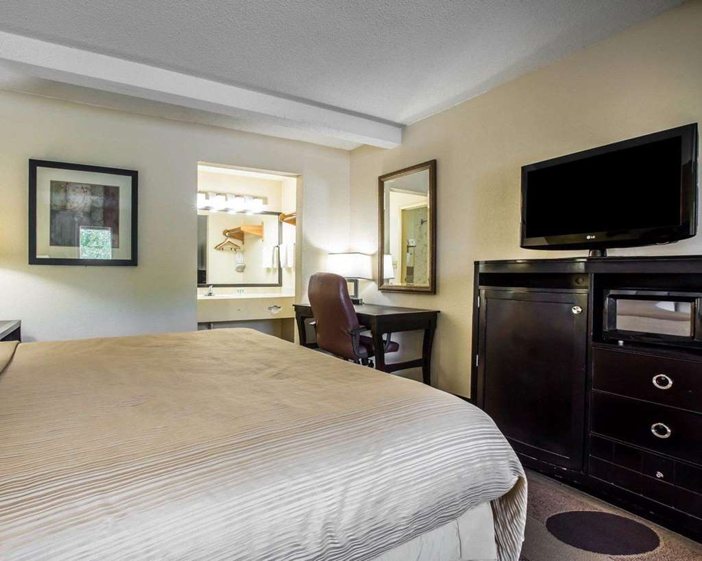 Quality Inn Greenwood Hwy 25 - photo 18