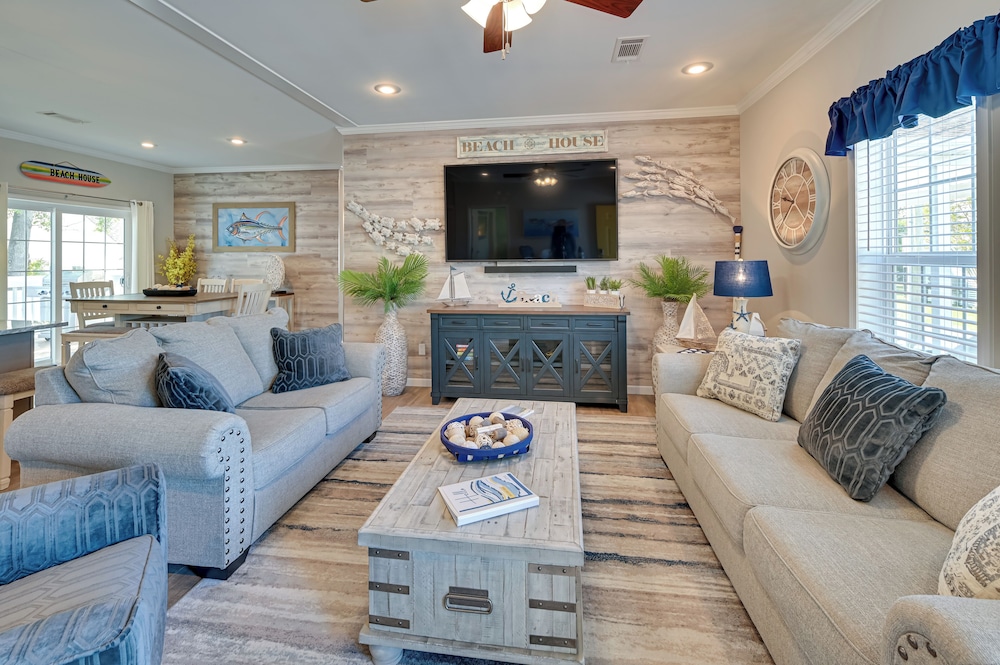 Resort Home about 1 Mi to Myrtle Beach Access - featured photo