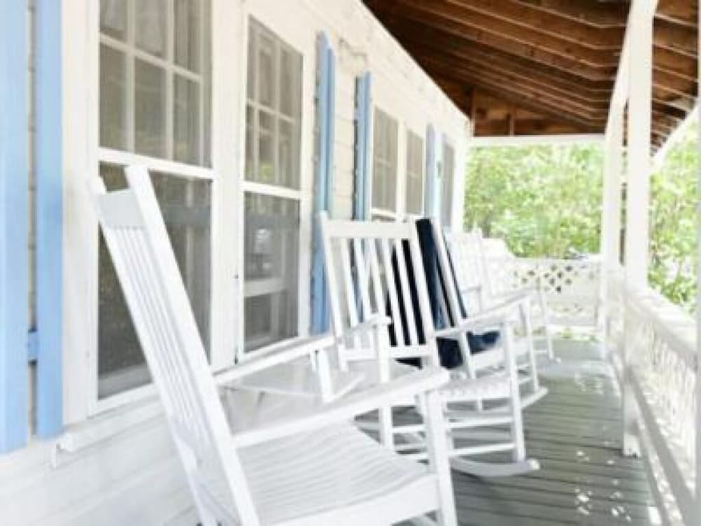 2 River Road Inn & Cottages - photo 4