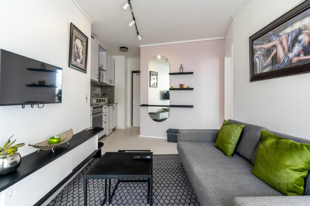 Flamingo 101 One Bedroom Sea Point Apartment with daily housekeeping