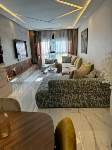 Apparemment cosy chic neuf et très bien situé — 4-Star Luxury Hotel in Tangier, Morocco