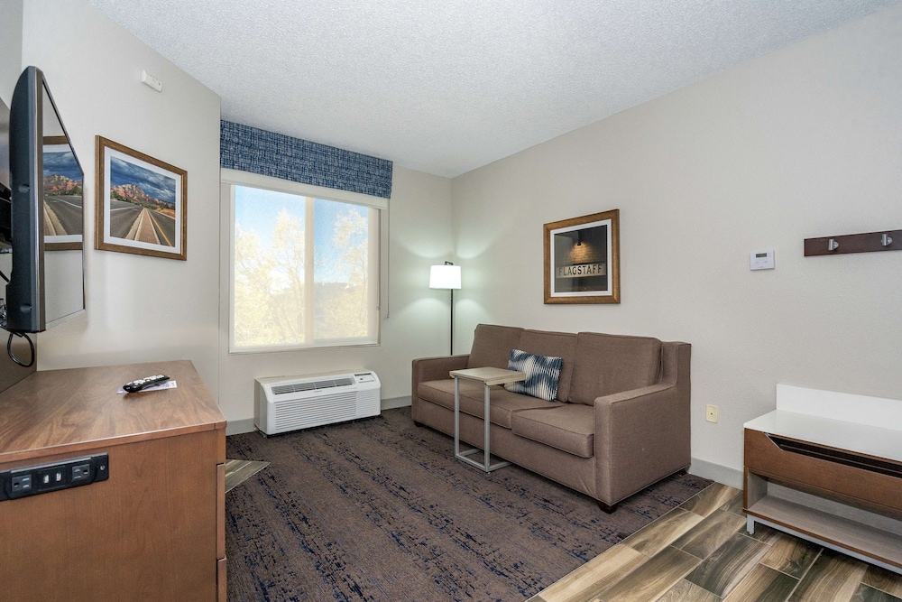 Hampton Inn & Suites Flagstaff - photo 8