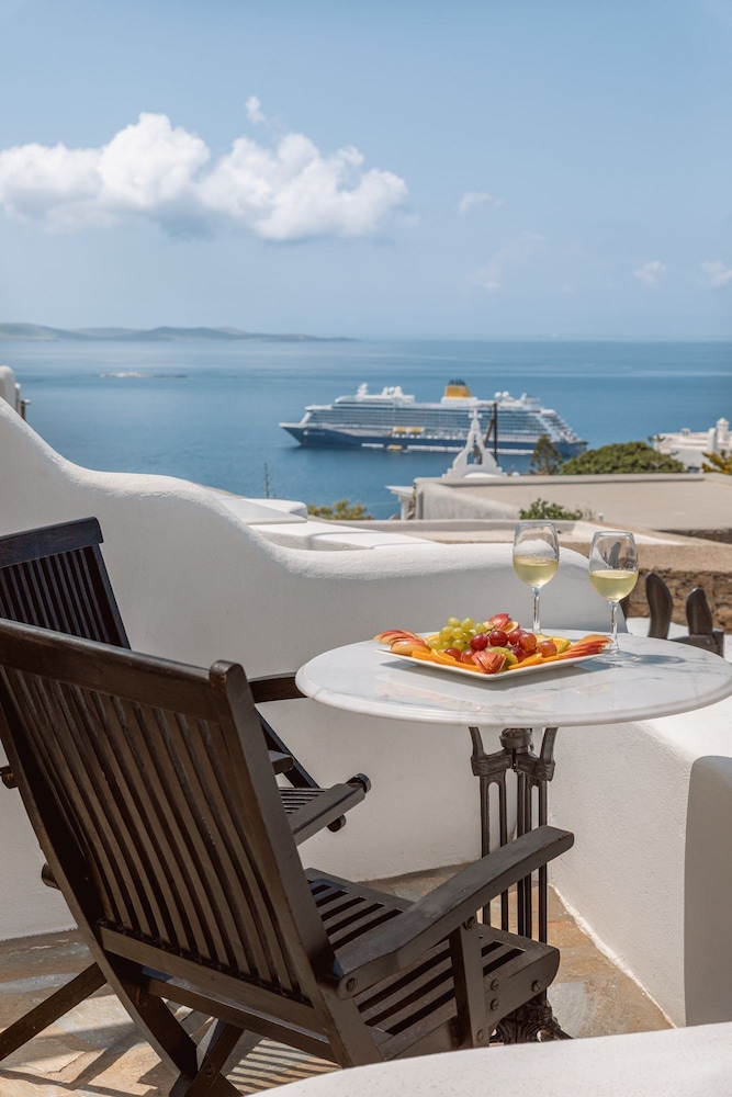 Villa Konstantin Rooms & Suites — 4-Star Luxury Hotel in Mykonos, Greece